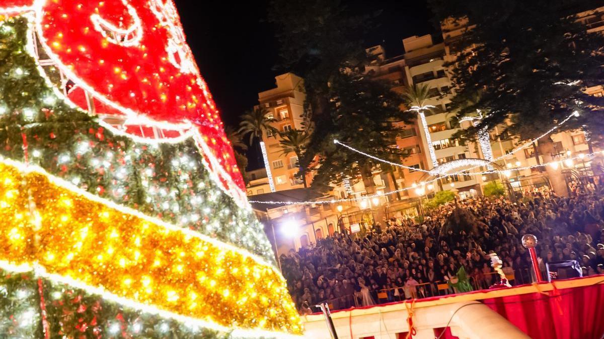 El gran árbol de Navidad de los Jardines del Mercado.