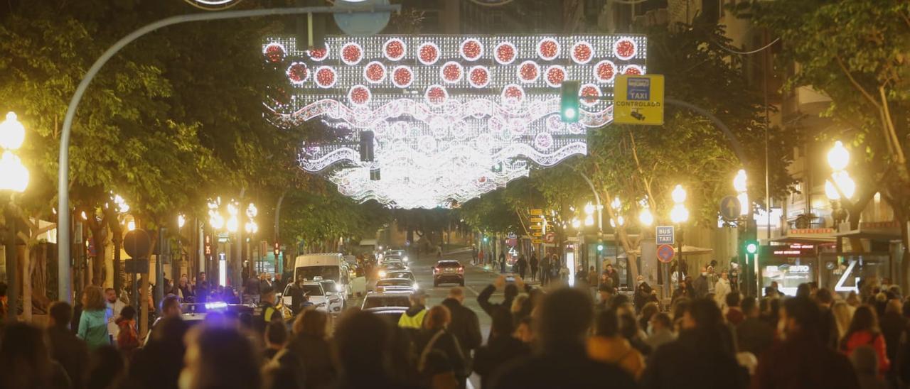 Una calle de Alicante iluminada