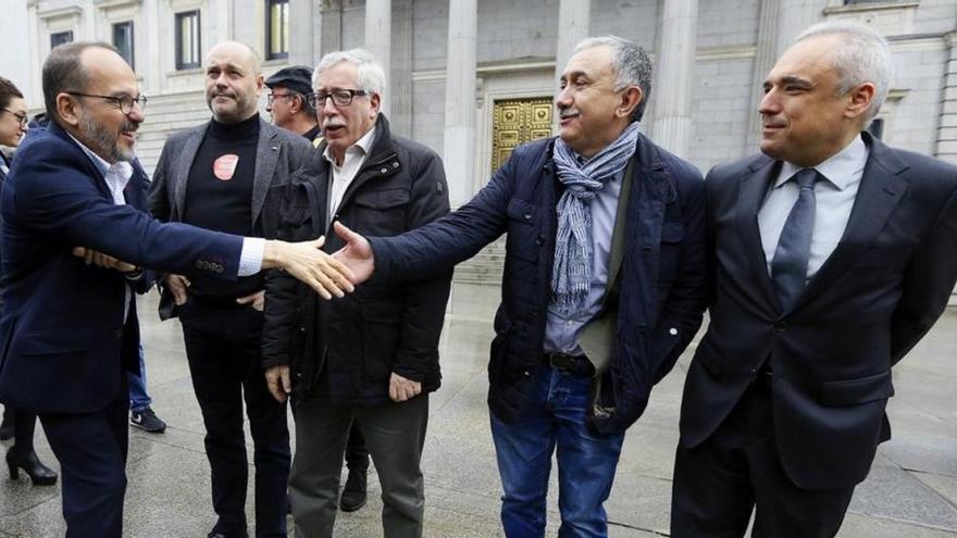 Todos los partidos menos PP y C&#039;s apoyan la renta mínima