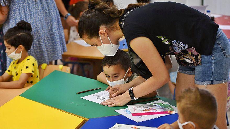 Las plantillas de los centros andaluces serán reforzadas con 7.000 docentes