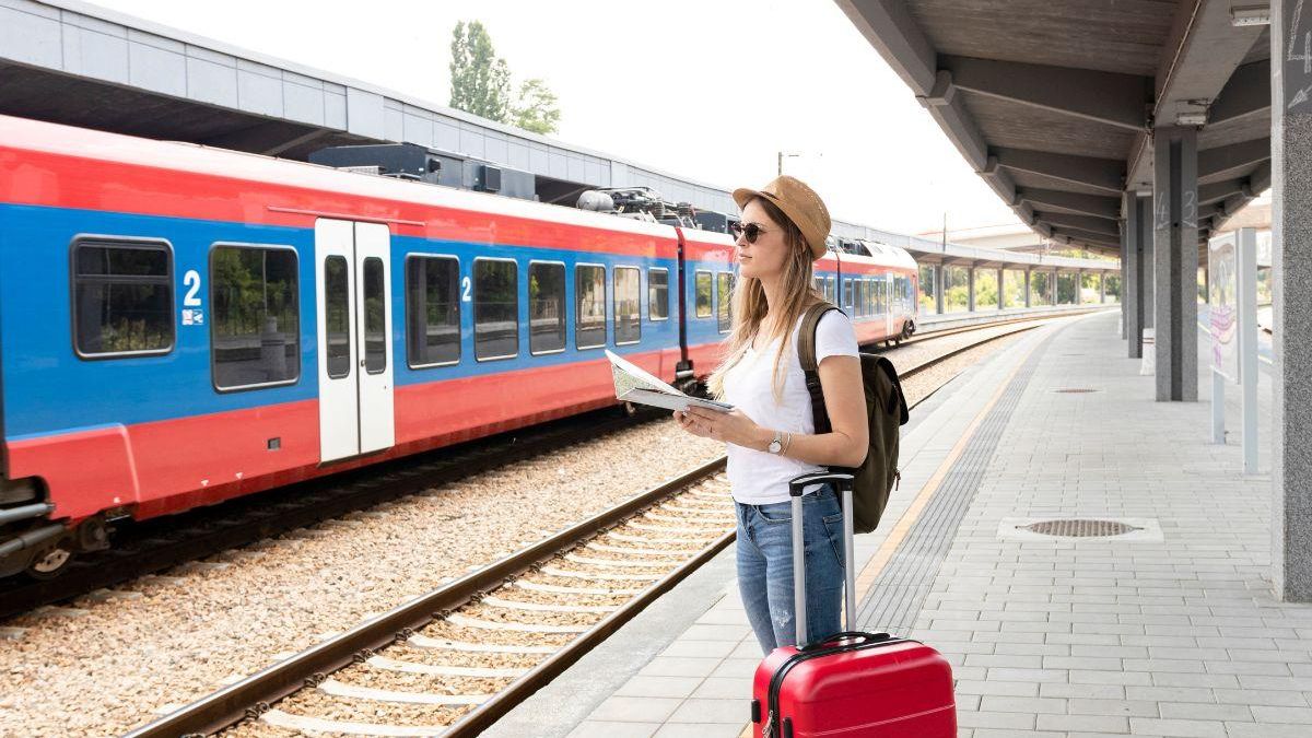 Los básicos que no pueden faltar en tu mochila si viajas en tren