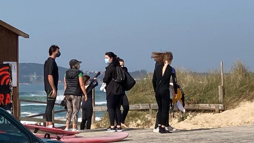 Una de las pasarelas de acceso a la playa de A Lanzada, hoy.