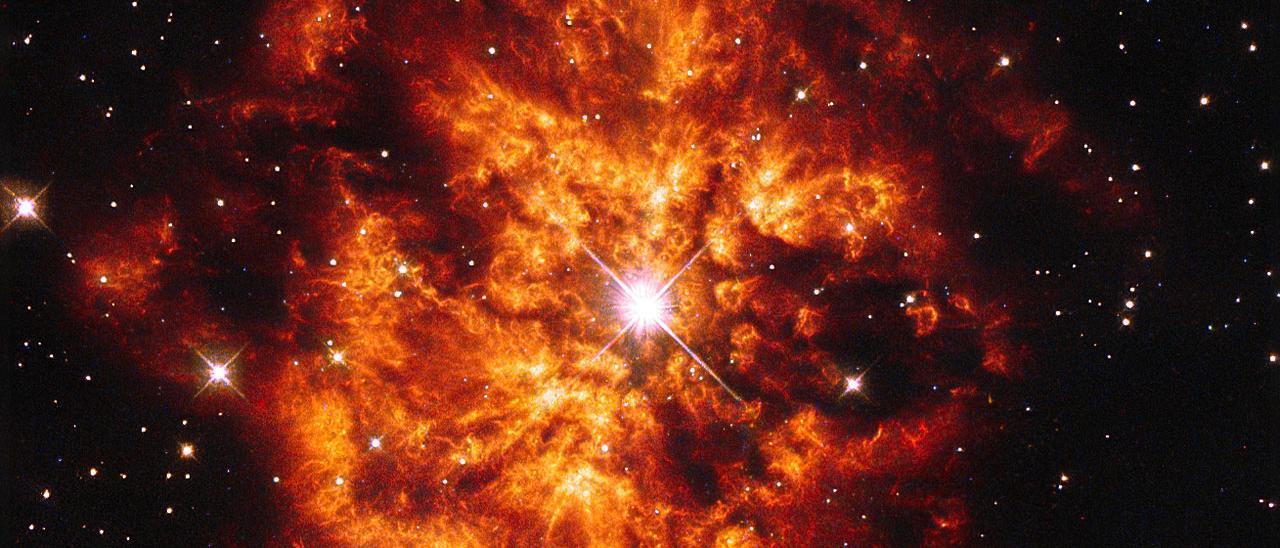 Una estrella Wolf-Rayet y la nebulosa que la rodea captada por el telescopio espacial Hubble. Gal-Yam y su equipo de colaboradores son los primeros en descubrir una insólita supernova originada en esta estrella.