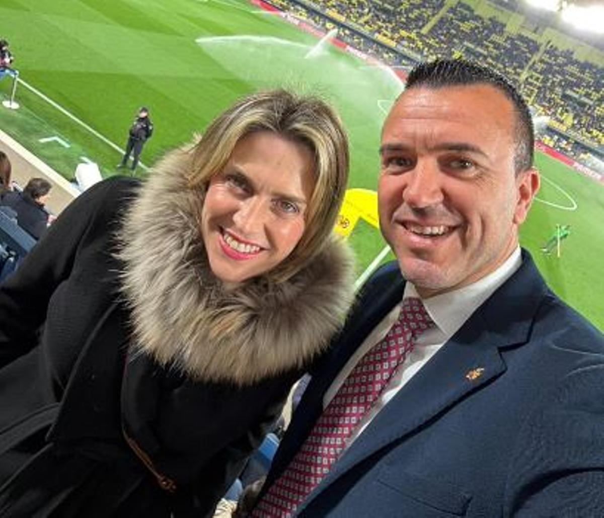 Marta Barrachina y Vicent Mompó, en un partido de fútbol del Villarreal.