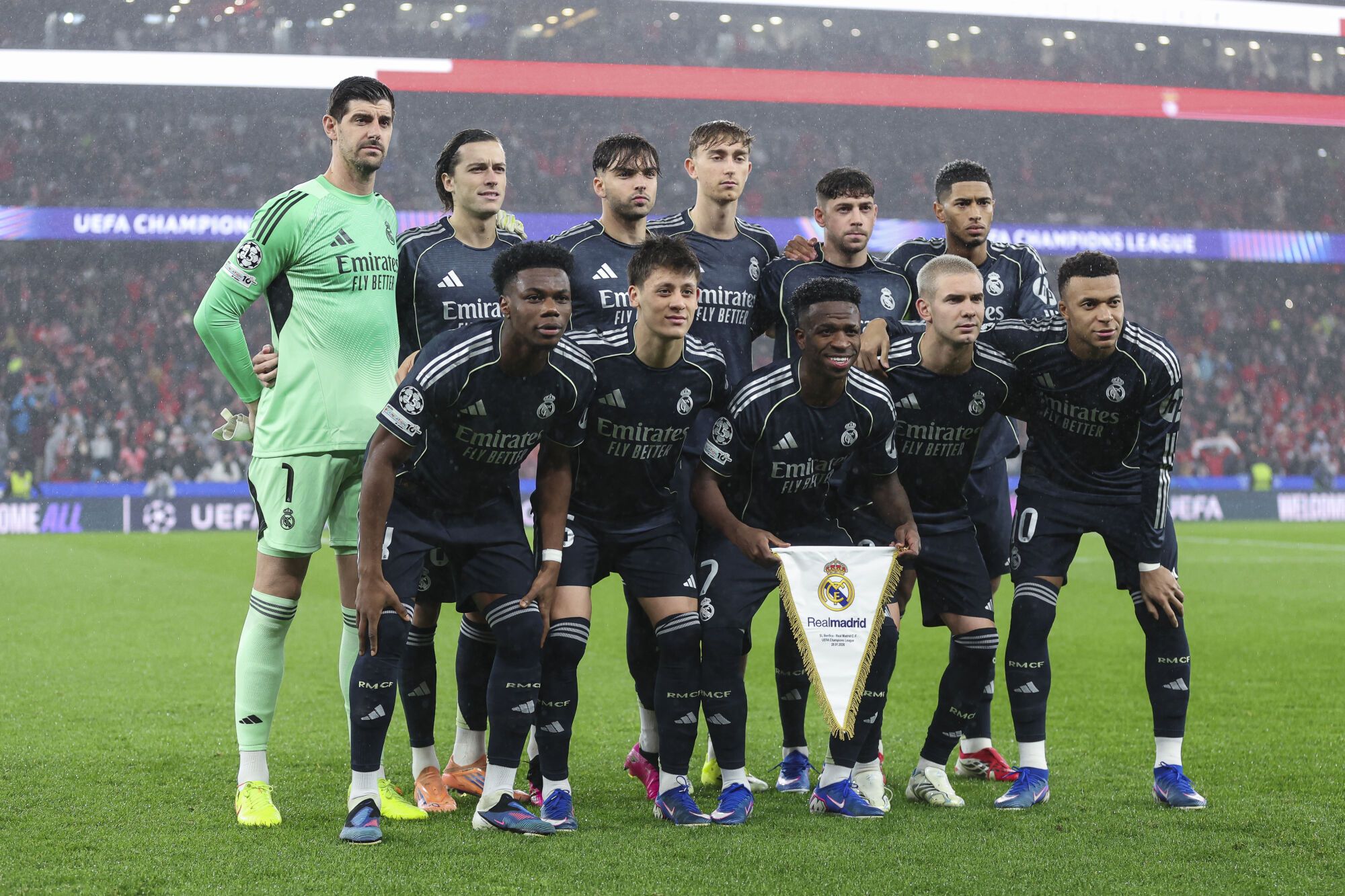 El vídeo que cabrea a los aficionados del Real Madrid: Courtois es el único  que se salva de la debacle en Portugal