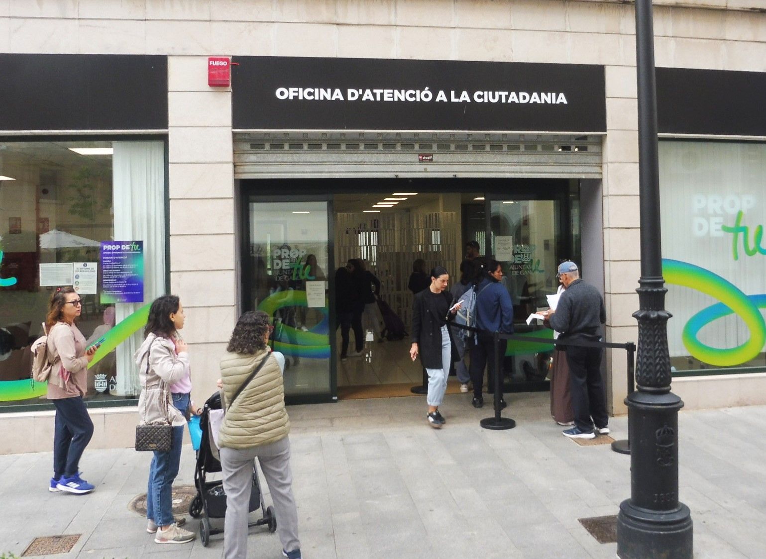 Aspecto de la Oficina d'Atenció a la Ciutadania de Gandia este viernes a mediodía.