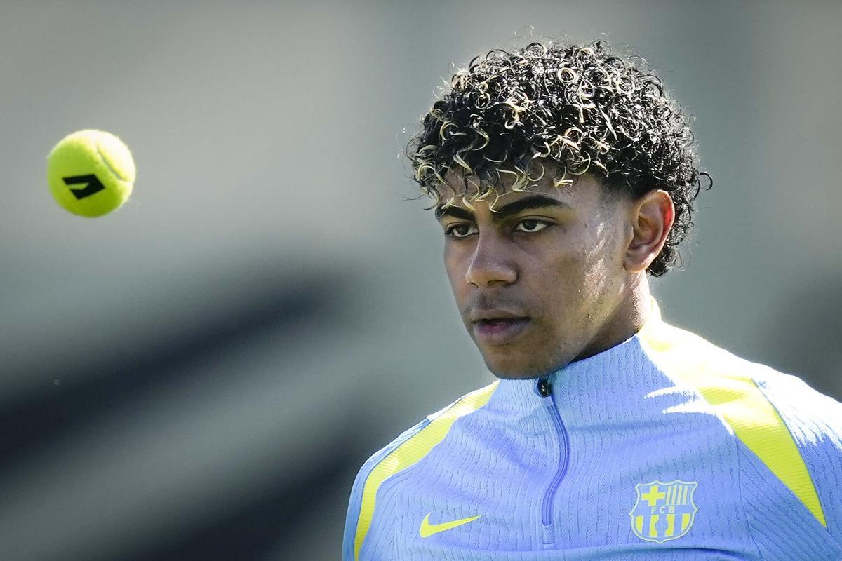 Lamine Yamal, durante el último entrenamiento previo al duelo europeo con el Atlético.