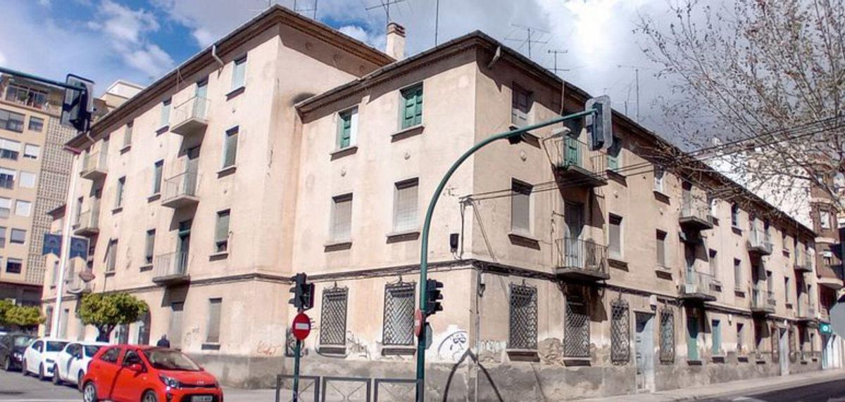 Vista del cantó al carrer del Capità Antoni Mena.