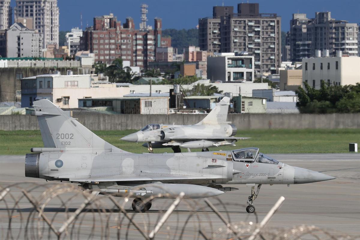 Aviones Mirage 2000-5 en la base aérea en Hsinchu, Taiwan.