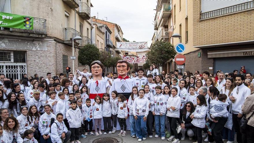 Els nous gegantons de l'Agrupació Sardanista de Súria es van estrenar ahir, dijous, amb Ball del Miquel i la Maria