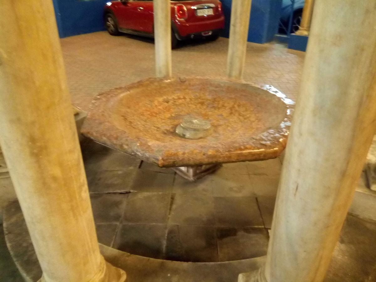 La pila del templete decimonónico de los Baños de Las Delicias tiene un probable origen conventual.