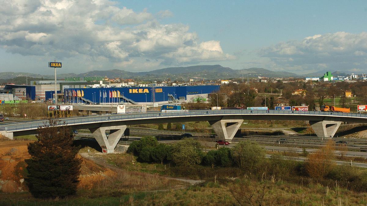 PUENTE QUE COMUNICA LA CORREDORIA CON PARQUE PRINCIPADO