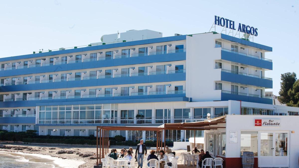 Flotante Bar and Argos Hotel in Talamanca Bay.
