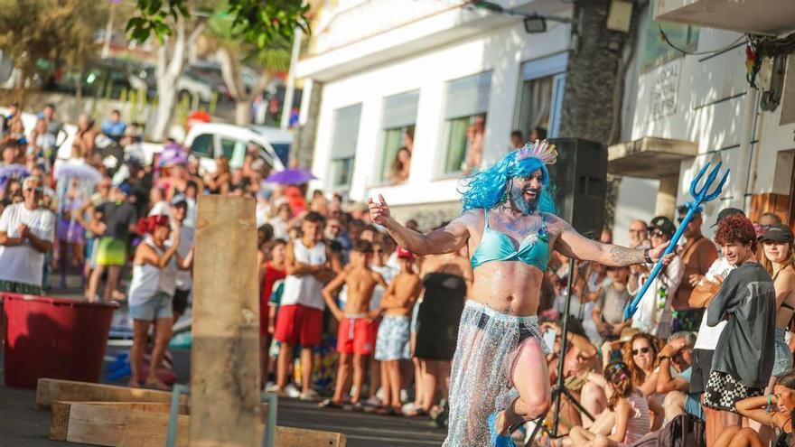 El Pris refuerza su cohesión vecinal con la competición "Sirenita ponte la aleta"