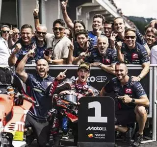 Iván Ortolá se impone en el duelo valenciano de Moto2