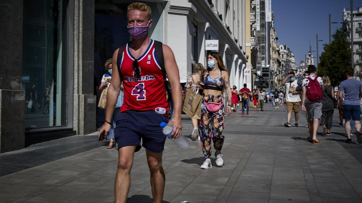 El calor también se deja sentir en la Gran Vía de Madrid