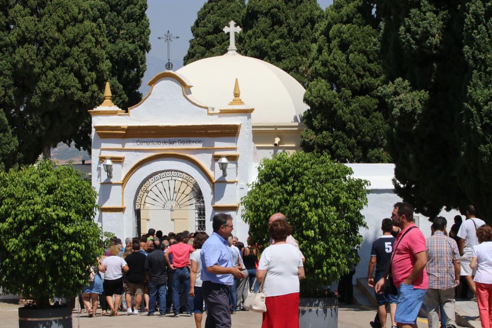 La pequeña fallecida entre Álora y Pizarra después de estar varias horas desaparecida era enterrada en el cementerio de Alhaurín el Grande, de donde es su madre