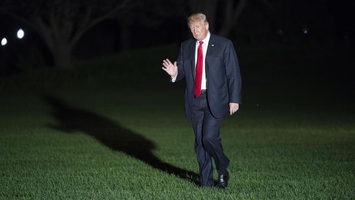 Trump a su regreso a la Casa Blanca tras su discurso en West Virginia.