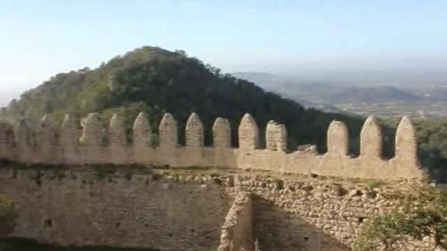 Panoramablick auf der Felsenburg von Felanitx