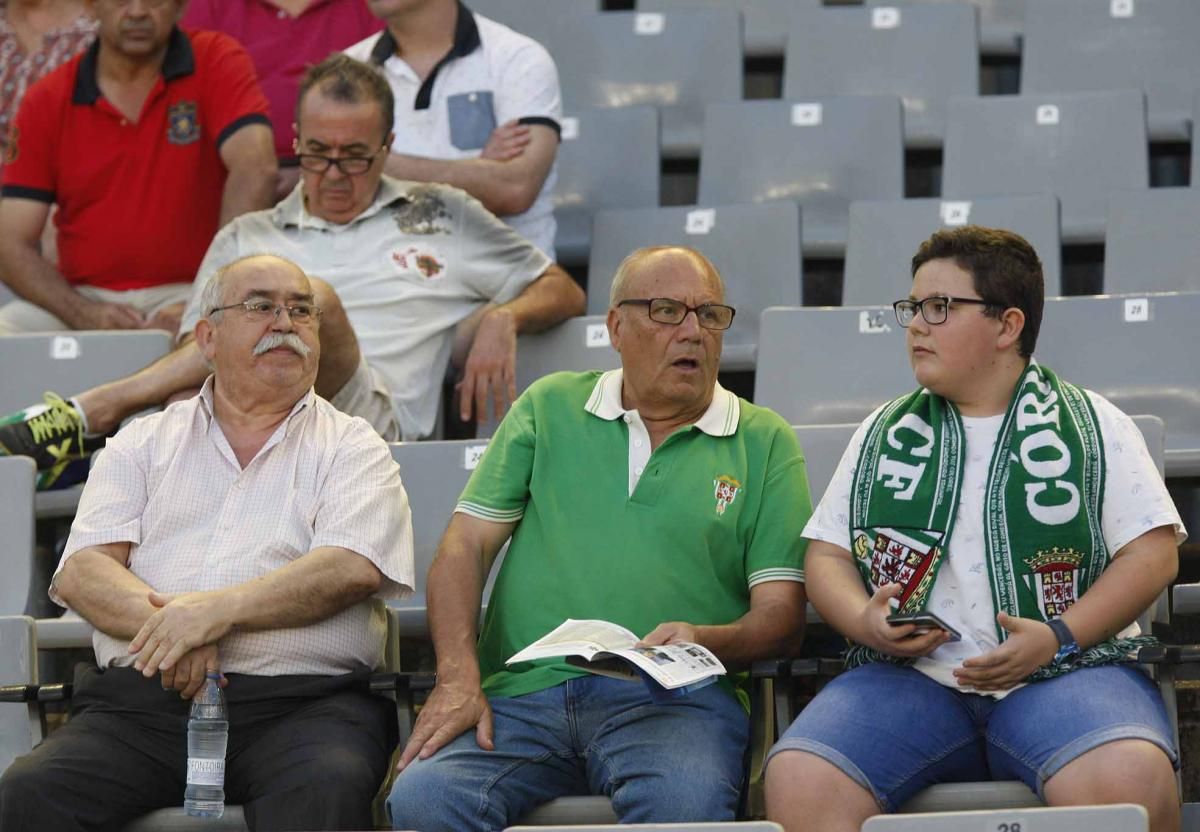 Los aficionados en el Arcángel