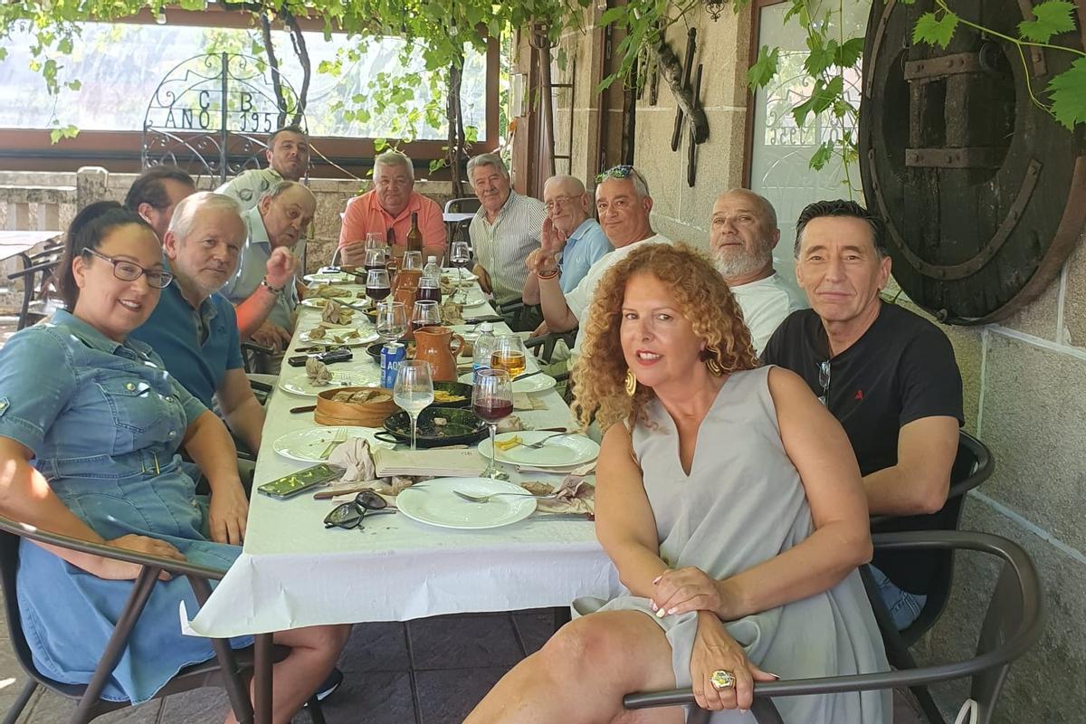 Comida de celebración de la peña.