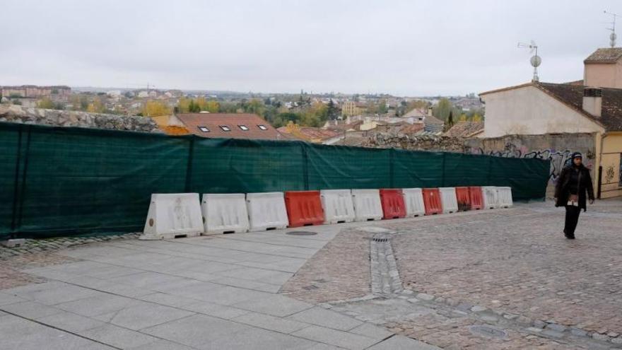 El PP urge la reconstrucción del muro de Herreros tras dos meses caído
