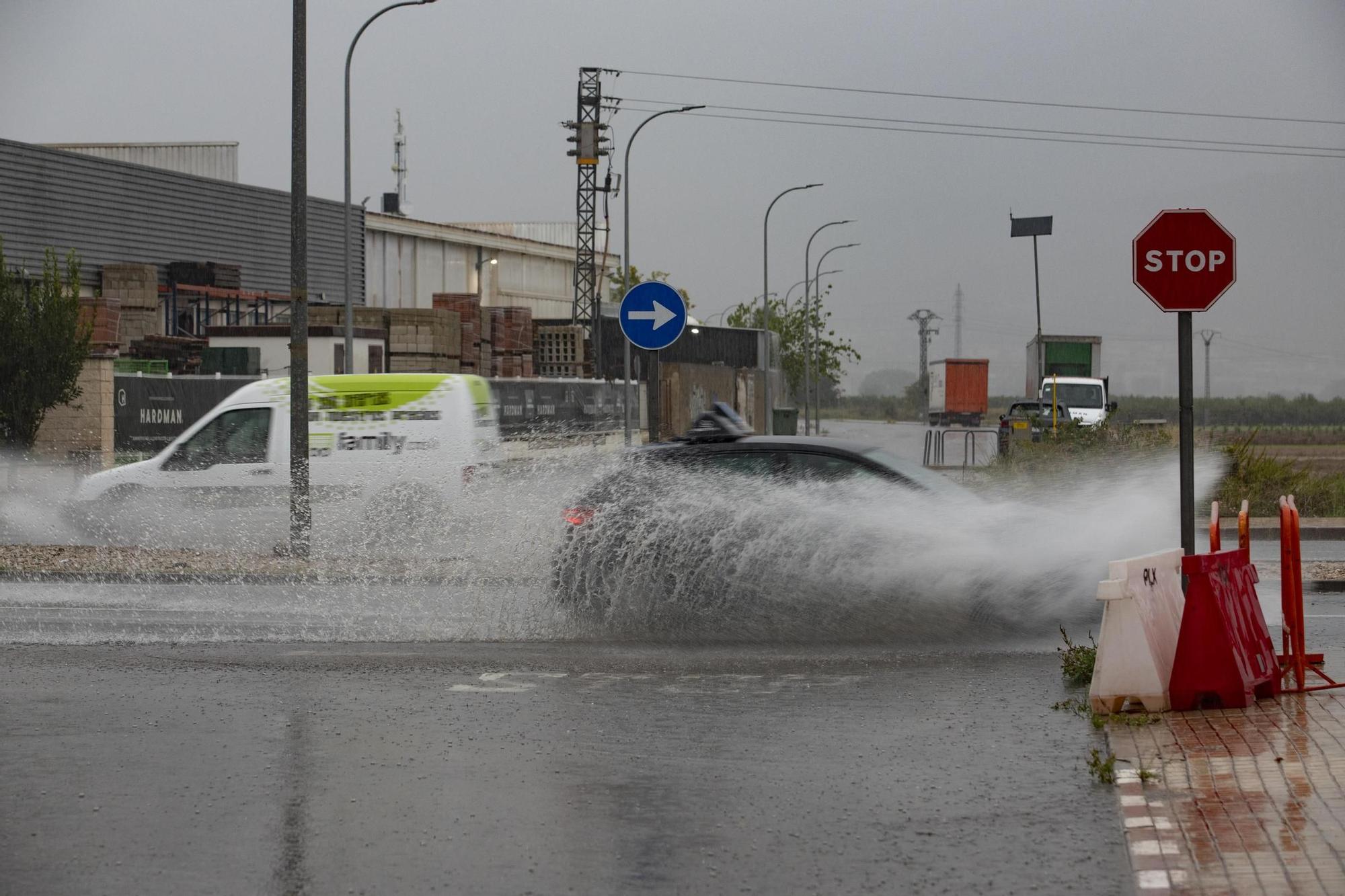 Galería: La lluvia descarga con fuerza en Xàtiva