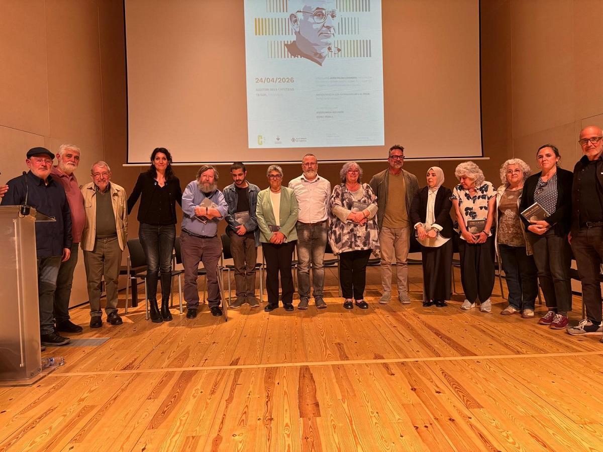 Guardonats i organitzadors a l'escenari dels Caputxins