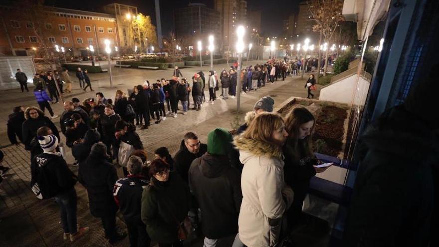 Largas colas para comprar las entradas ante el Madrid y casi 900 vendidas para los no abonados