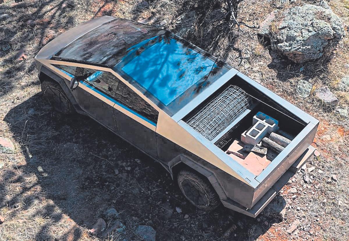 La cabina de la Cybertruck sigue la filosofía minimalista de Tesla.