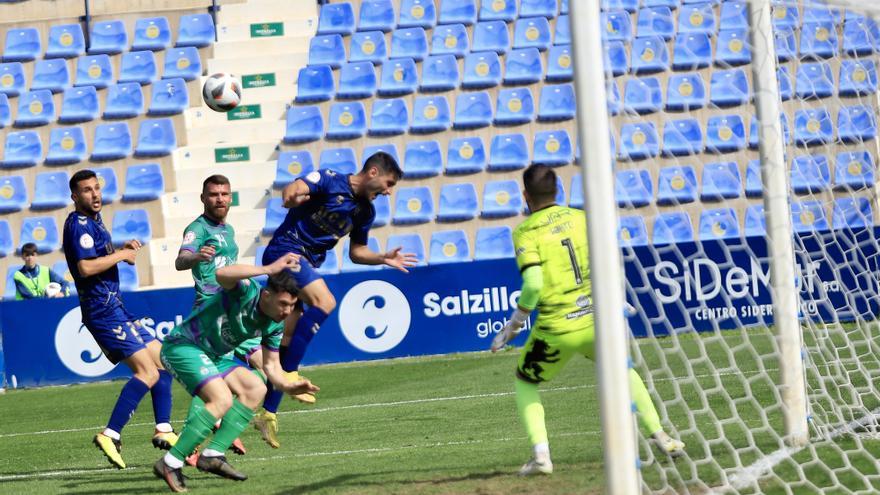El UCAM Murcia deja escapar la victoria en los minutos finales ante el Mancha Real (1-1)