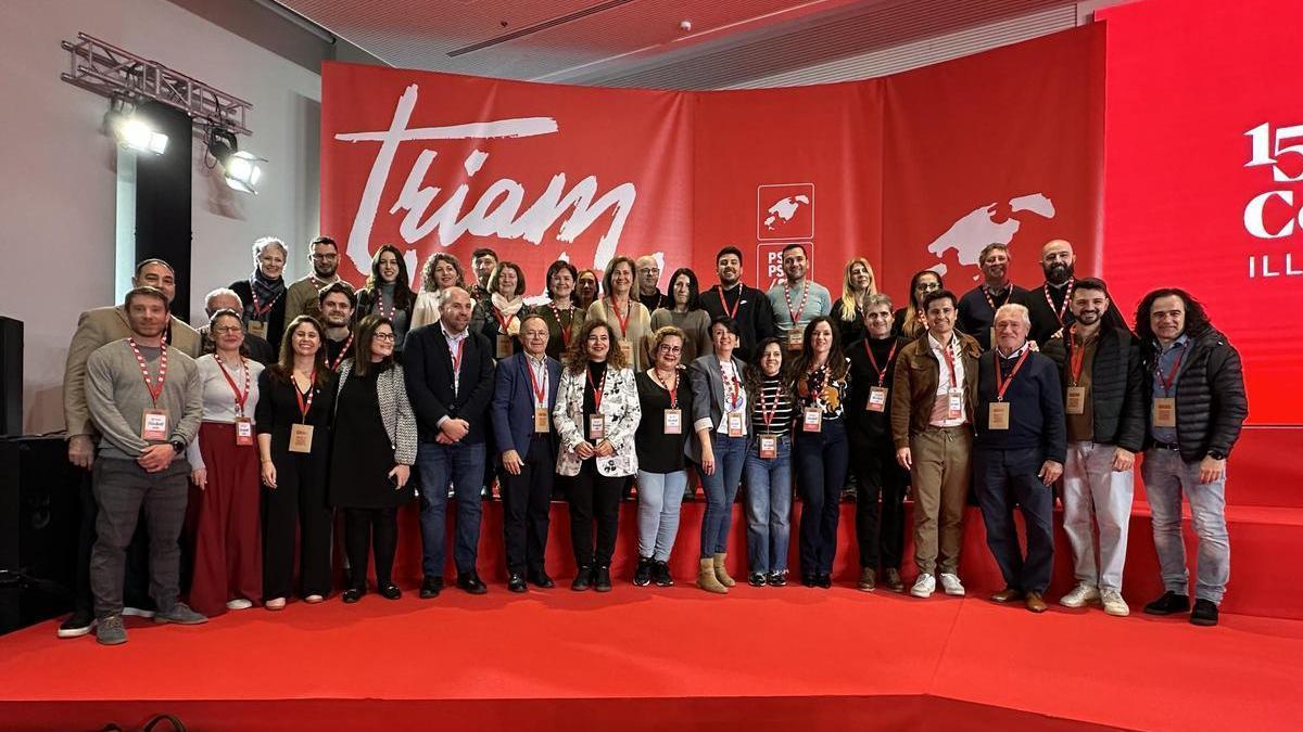 Foto de grupo de los socialistas en el congreso celebrado en Palma.