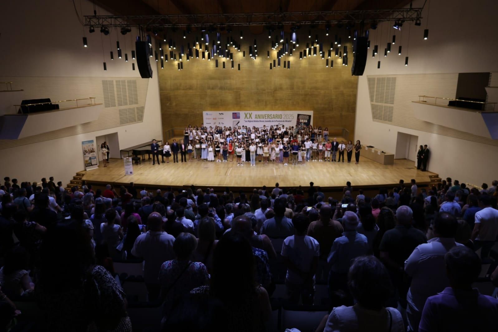 Entrega de premios en el ADDA del XX Concurso de los Mejores Relatos Breves Juveniles de la Provincia de Alicante