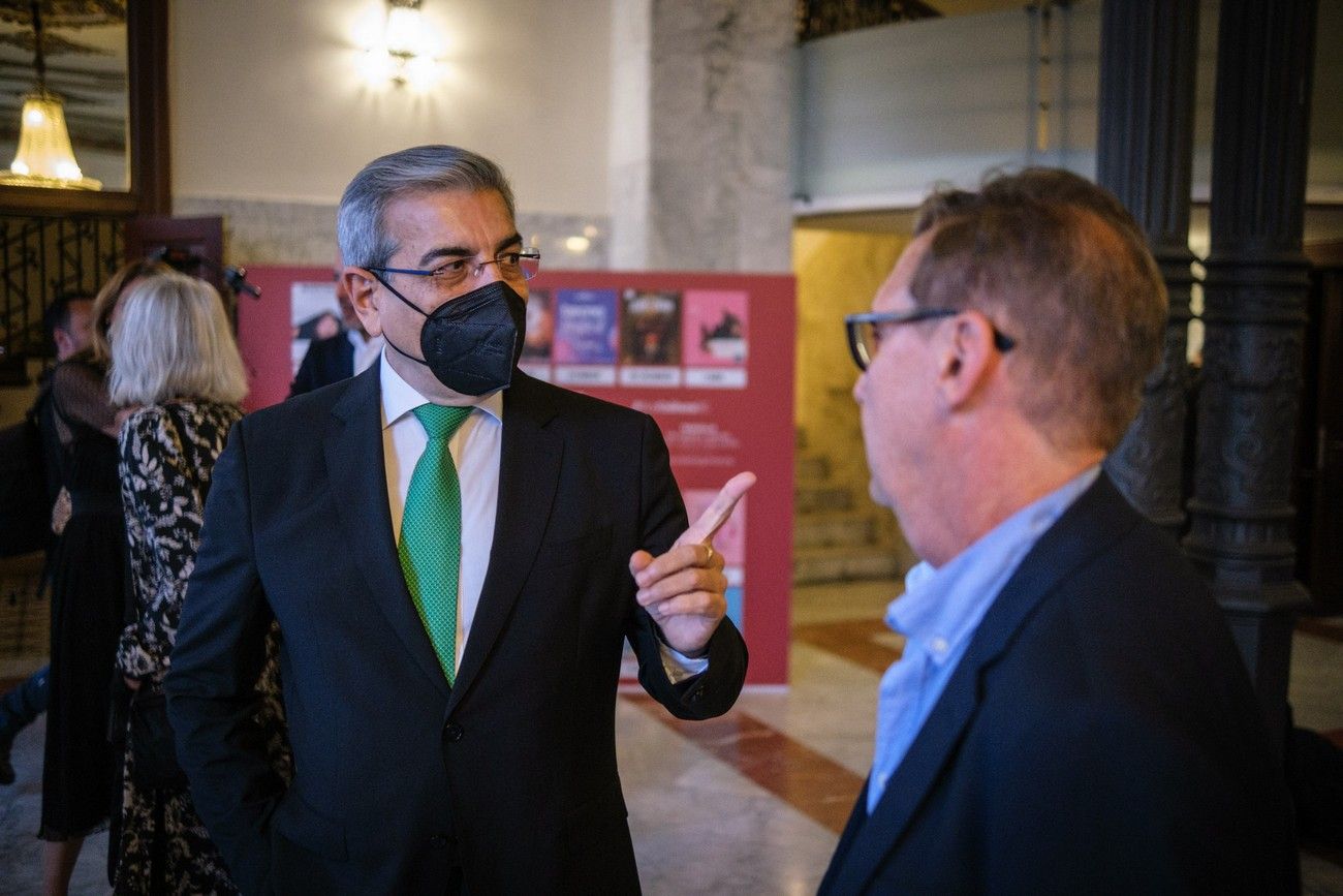 Acto institucional del Día de Canarias en el Teatro Guimerá