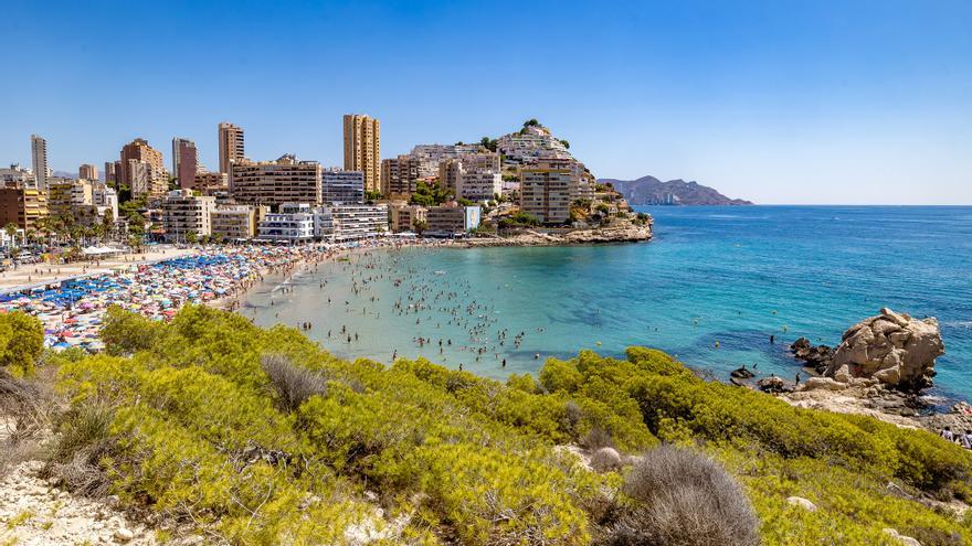Finestrat suspenderá las licencias para nuevas viviendas turísticas