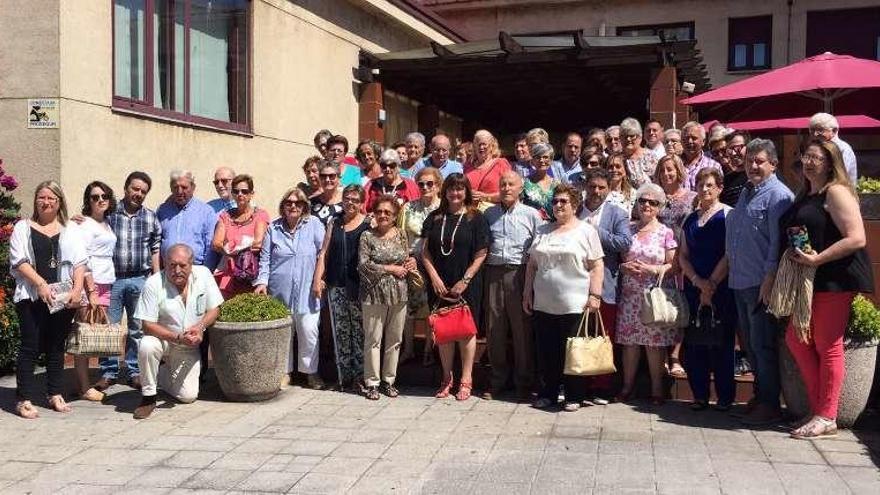 Los asistentes al acto, antes del homenaje.