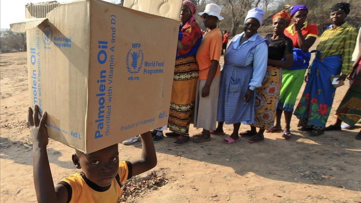 zentauroepp55335484 file   in this sept  9  2015 file photo  a child carries a p201009182542