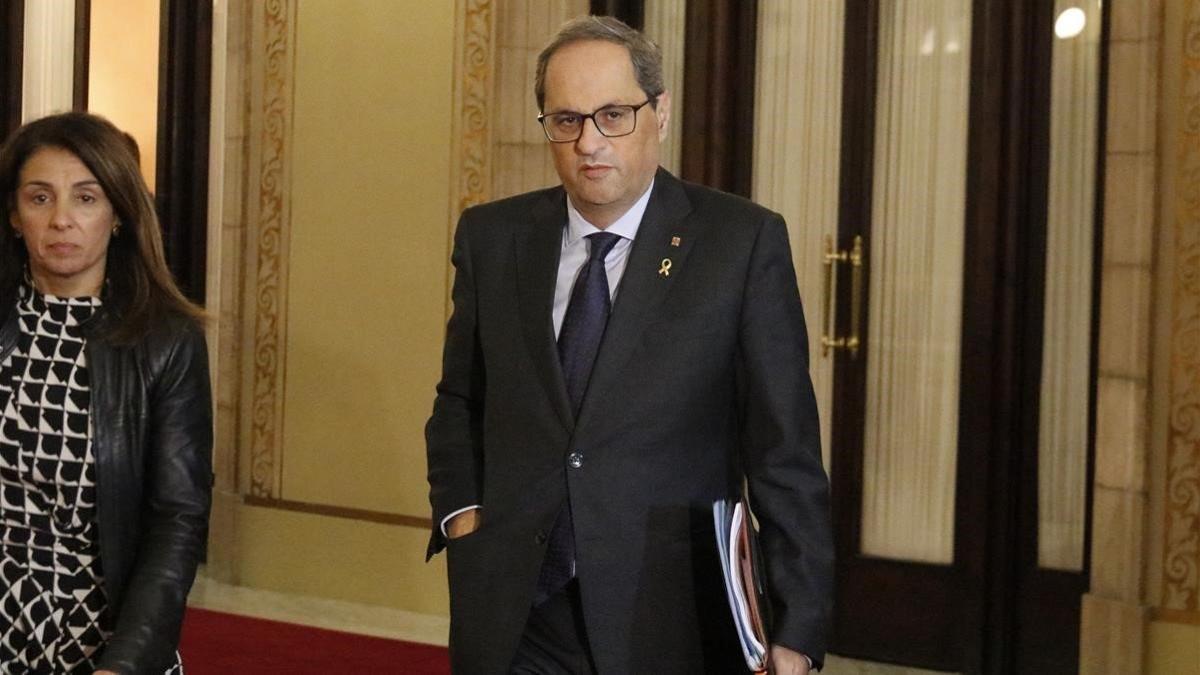 Quim Torra, en los pasillos del Parlament.