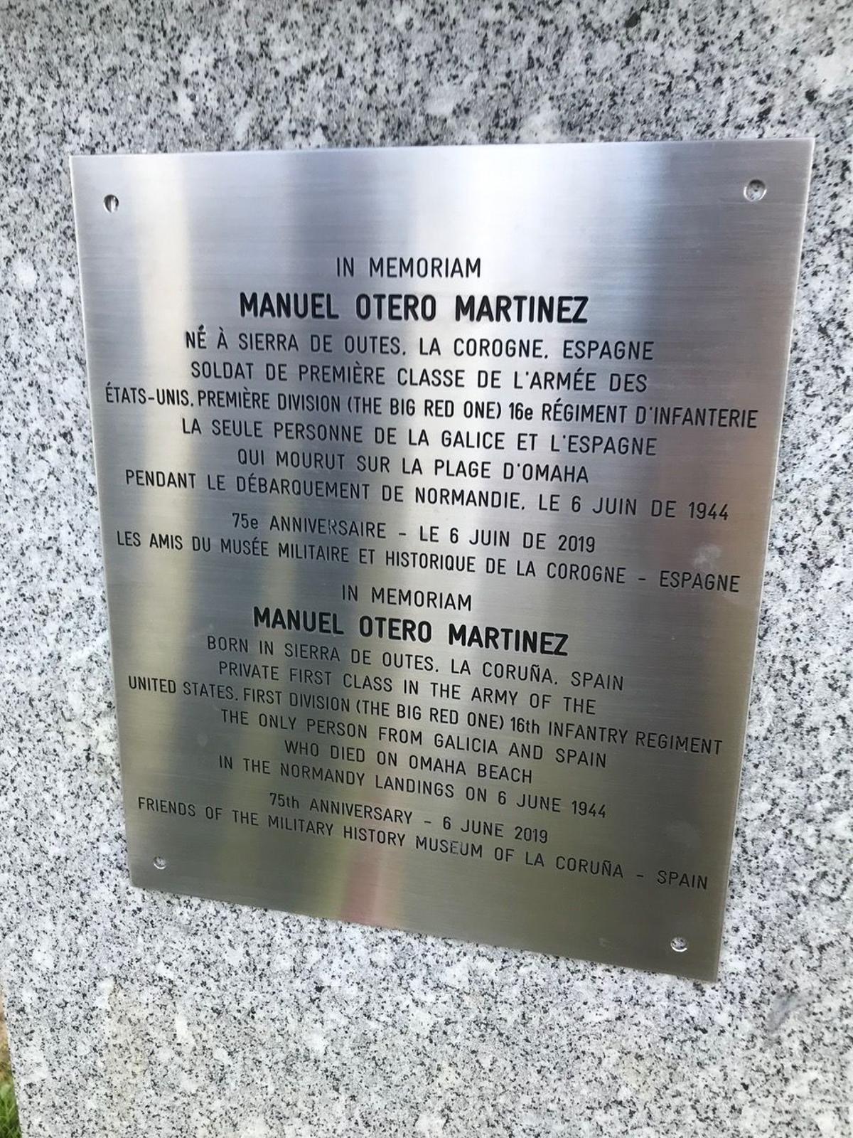 Placa en Normandía en memoria de Manuel Otero, el único español que combatió en el desembarco del Día D.