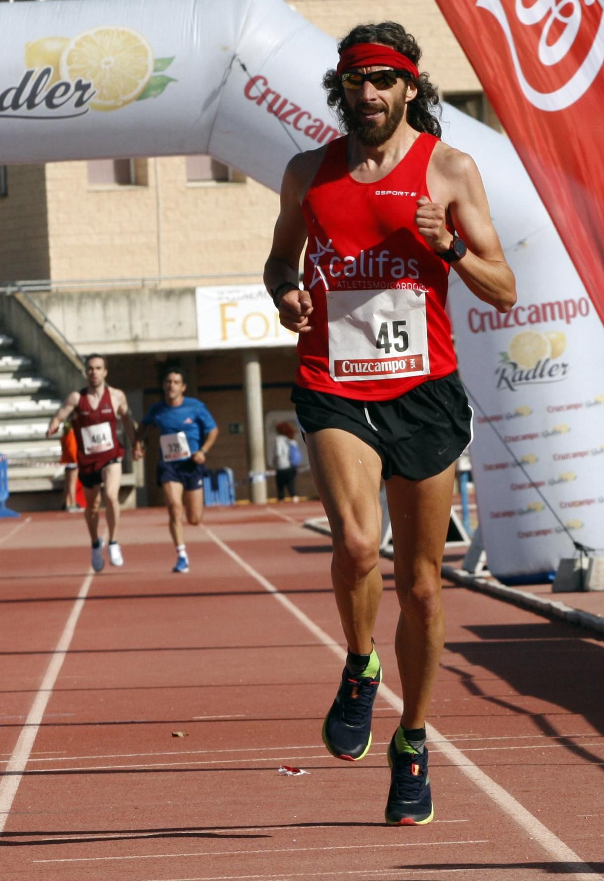 Miguel Espinosa y Marta Polo ganan la carrera popular de Los Califas