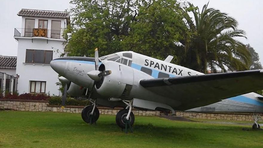 Mirando atrás | Charlas y restauración de un avión en el Museo Aeronáutico de Málaga