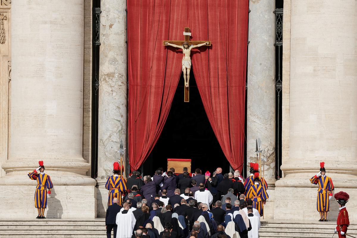 Traslado del féretro del papa Francisco a la basílica de San Pedro
