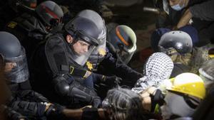 Biden condena la violencia en las protestas universitarias en Estados Unidos contra la guerra en Gaza