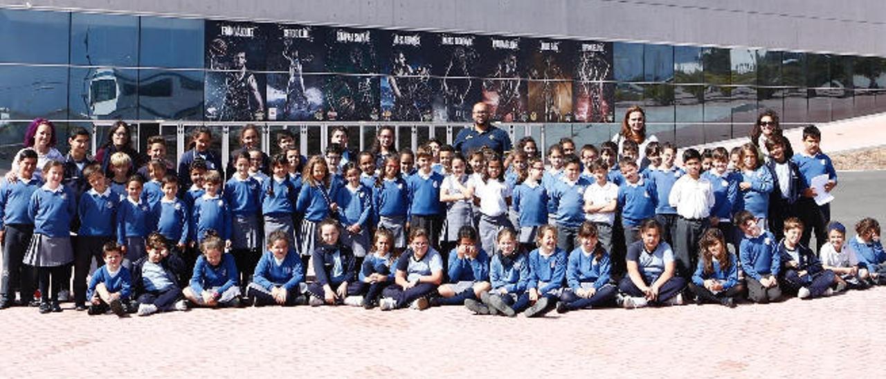 El Colegio Nuestra Señora de Las Nieves del barrio de Marzagán pudieron presenciar en directo una parte del entrenamiento del Herbalife Gran Canaria, que ya prepara el choque del próximo domingo contra el Estudiantes