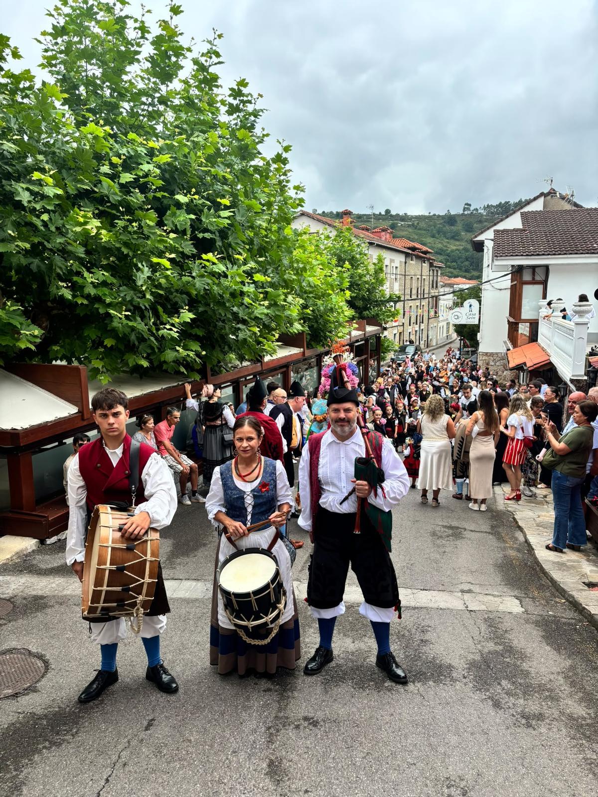 Fiesta del Carmen en Bustio (Ribadedeva) Fiesta del Carmen en Bustio (Ribadedeva)