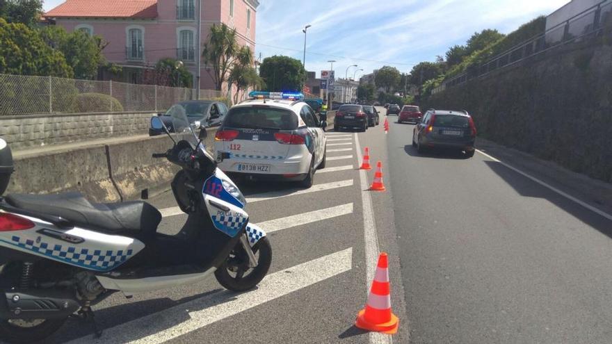 Control policía en la calle Domingo Fontán.