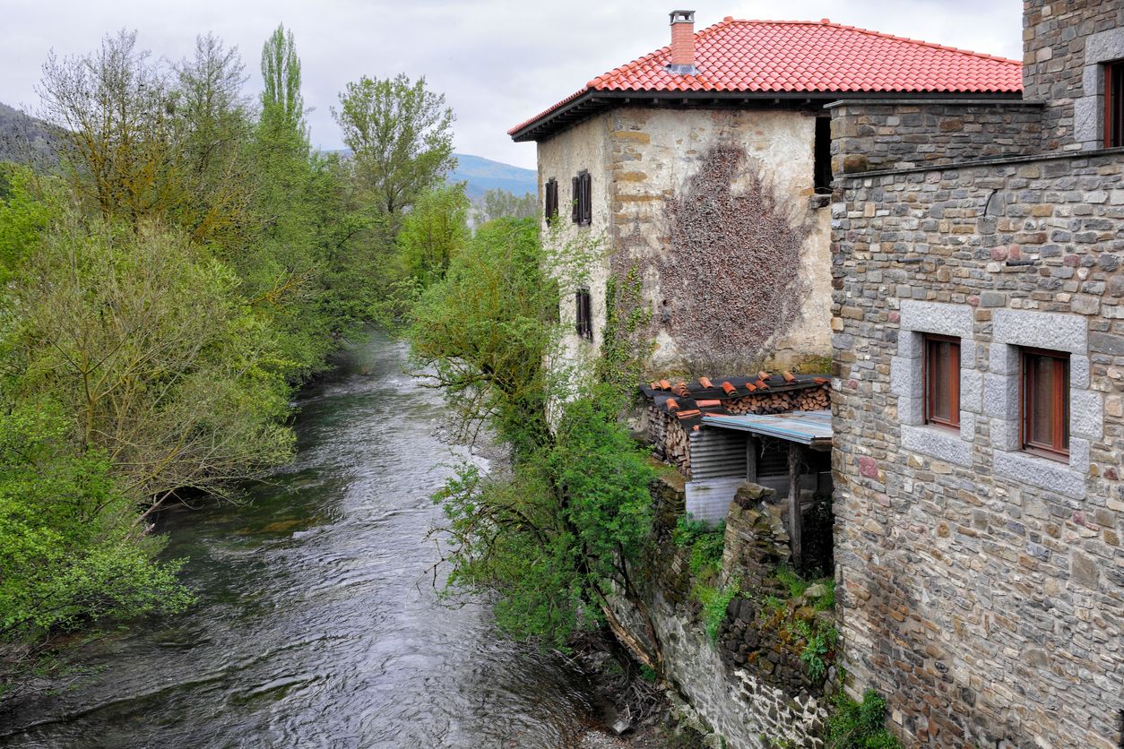 Zubiri, un pueblo de cuento y parada indispensable del Camino de Santiago.