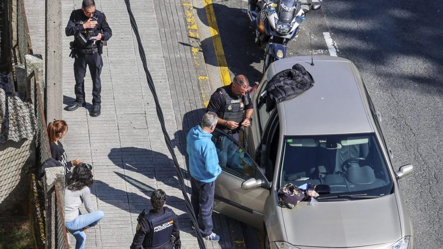 Agentes de la Policía Nacional, en un anterior operativo. |  Iñaki Abella