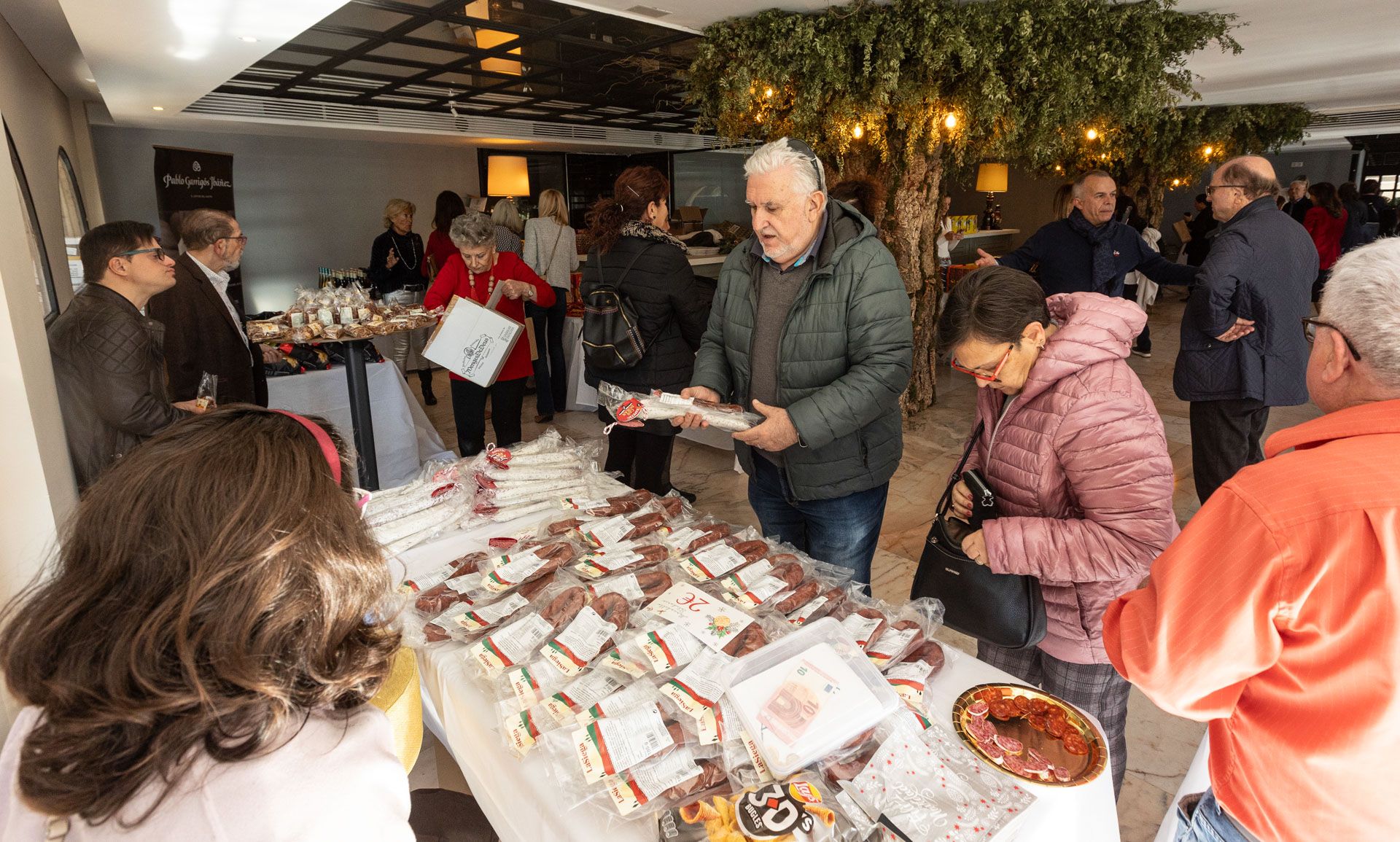 Mercadillo Solidario de Alinur en el Real Liceo Casino de Alicante