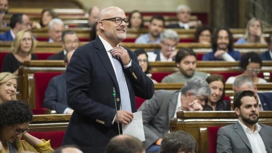 Junts pel Sí y la CUP convocan pleno del Parlament el jueves para responder al 155